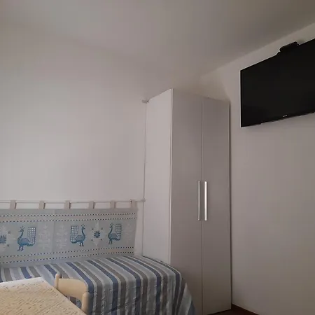 לינה וארוחת בוקר La Pervinca 3*